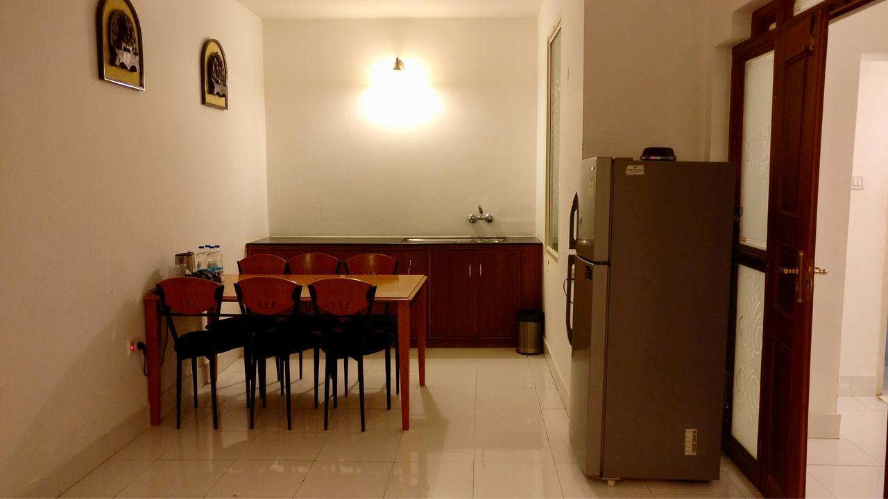 Hotel Sai Towers Puttaparti Exterior foto